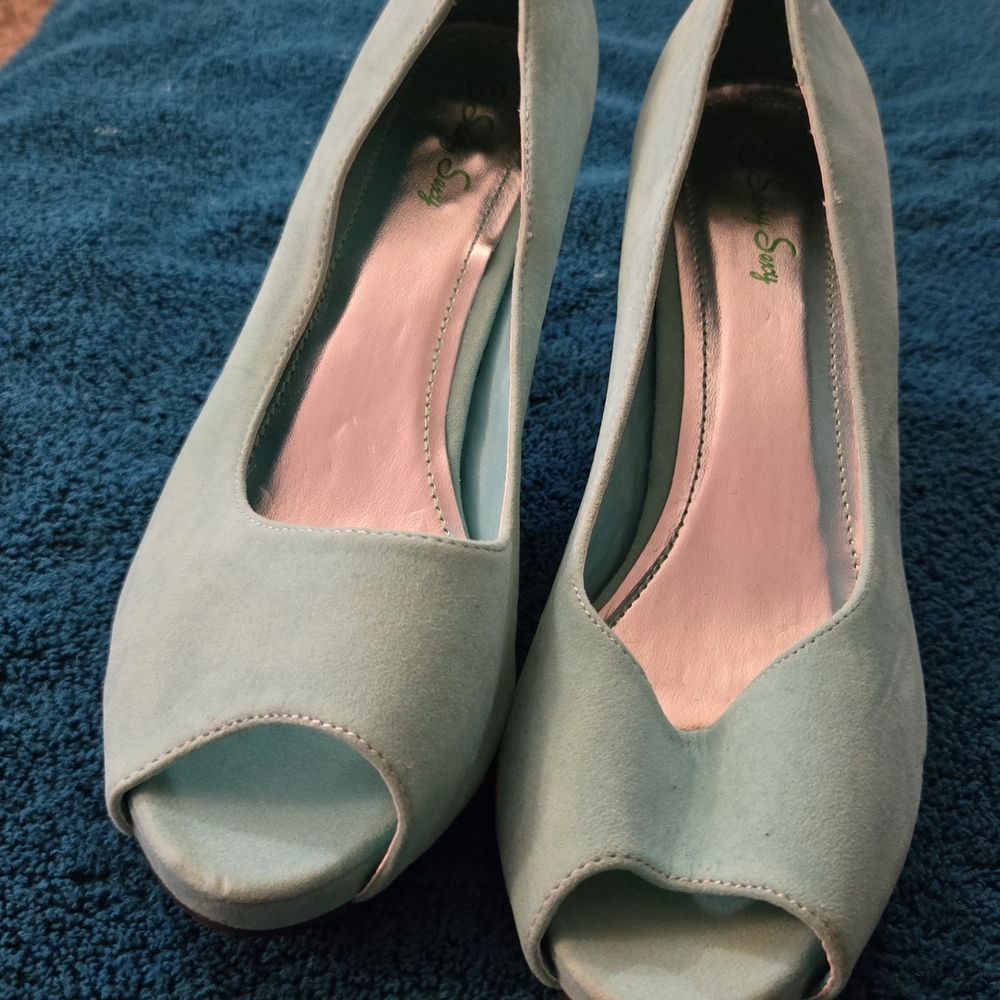 Elegant Mint Green Peep Toe Heels